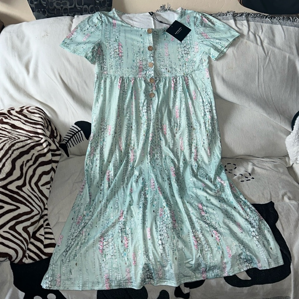 JustFashionNow size XL mint green and multi color maxi dress with pockets New